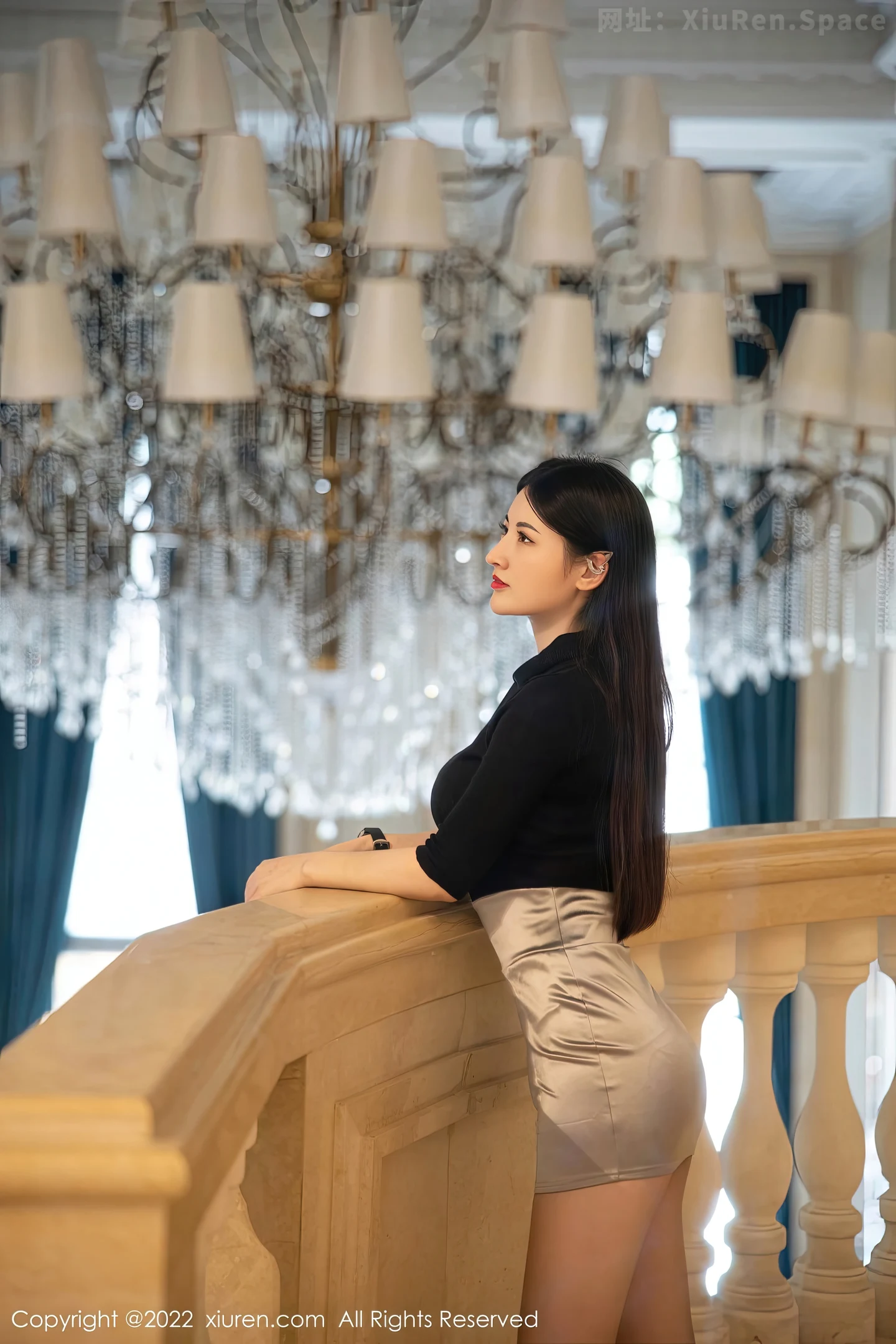 图片[4]-[XiuRen秀人网] VOL.5829 模特诗诗kiki黑色上衣配浅灰色短裙露性感蕾丝内衣惹火诱惑写真92P-秀人网官方网站